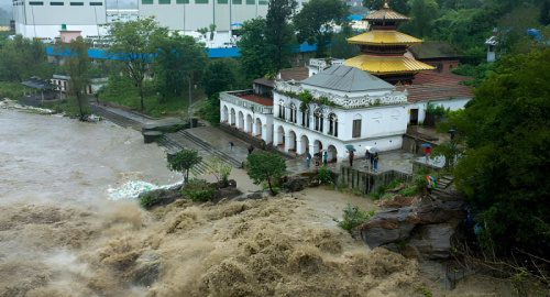 Alluvioni in Nepal, i video falsi che stanno ingannando i social